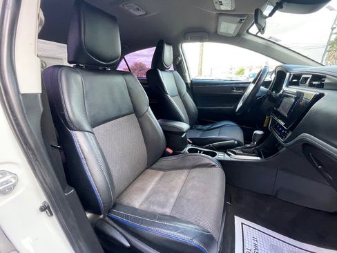 Used 2018 Toyota Corolla SE w/ Carpet Mat Package (TMS) FWD image 13