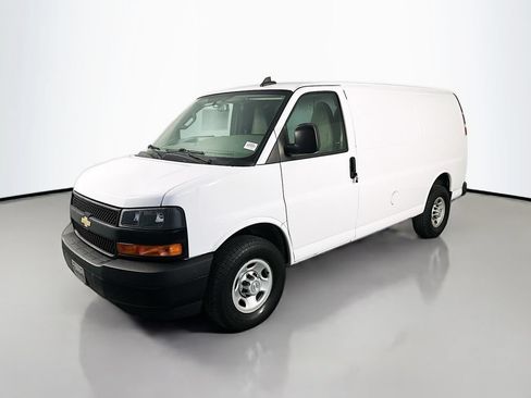 Used 2021 Chevrolet Express 2500 RWD image 3