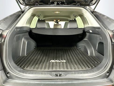 Used 2020 Toyota RAV4 XLE image 27
