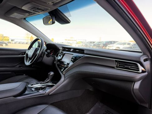 Used 2018 Toyota Camry XSE FWD image 33