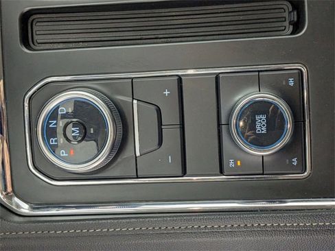 Used 2024 Ford Expedition Max XLT image 25