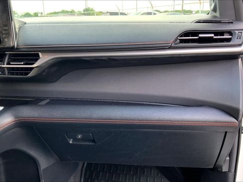 Used 2023 Toyota Sienna XSE w/ XSE Plus Package FWD image 18