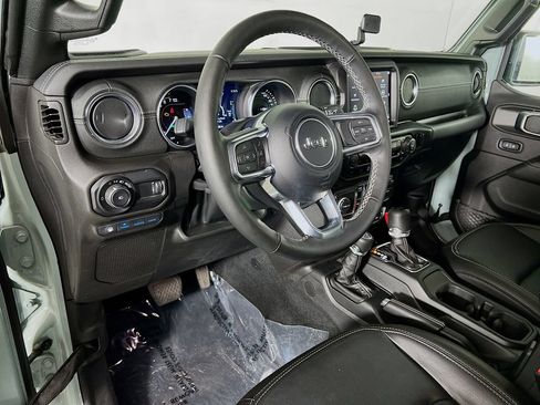 Used 2023 Jeep Wrangler Unlimited Sahara w/ Cold Weather Group AWD/4WD image 9