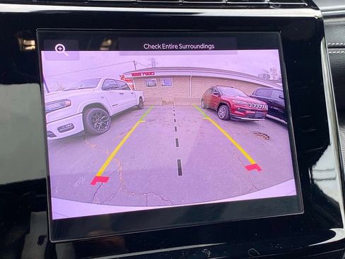 Certified 2025 Jeep Grand Cherokee Laredo X AWD/4WD image 14