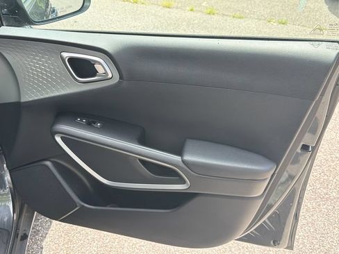 Used 2020 Kia Soul LX FWD image 16