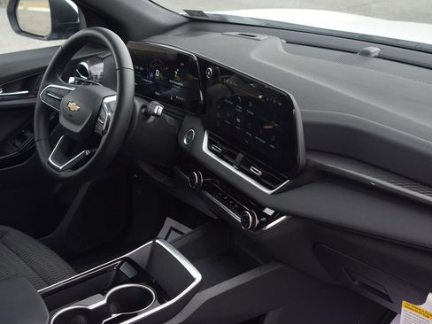 New 2025 Chevrolet Equinox LT w/ Safety and Technology Package image 30