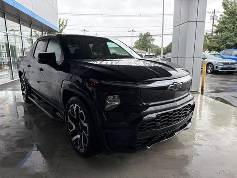 Used 2025 Chevrolet Silverado EV RST w/ LPO, Dark Package RST AWD/4WD image 4