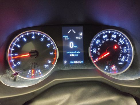 Used 2021 Toyota RAV4 LE FWD image 23