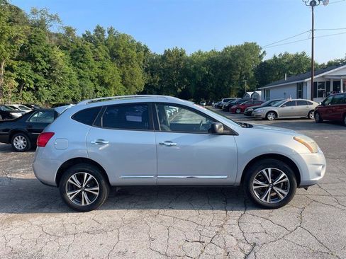 Used 2015 Nissan Rogue S w/ Convenience Package AWD/4WD image 4