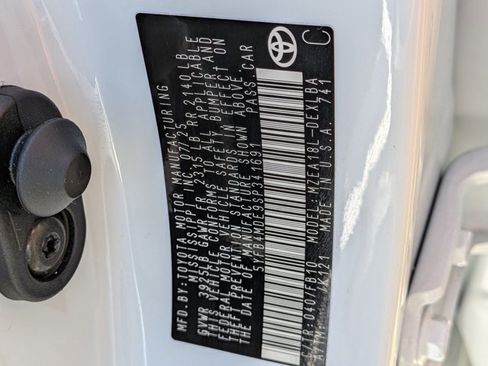 Used 2025 Toyota Corolla LE FWD image 18