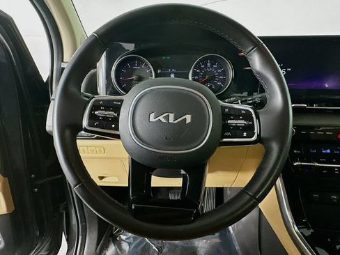 Used 2024 Kia Carnival EX FWD image 13