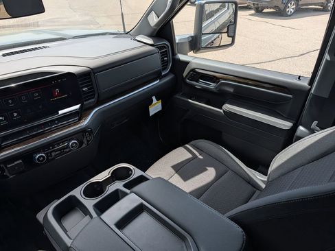 New 2026 GMC Sierra 3500 SLE w/ SLE Convenience Package AWD/4WD image 11