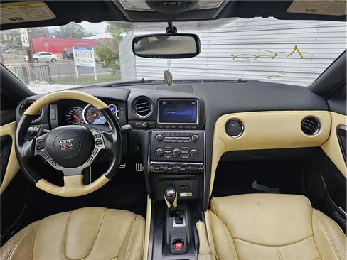 Used 2015 Nissan GT-R Premium AWD/4WD image 7