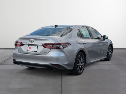Used 2022 Toyota Camry XLE FWD image 5