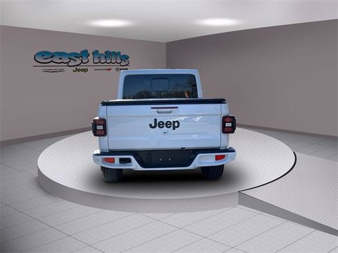 Certified 2022 Jeep Gladiator Overland image 4