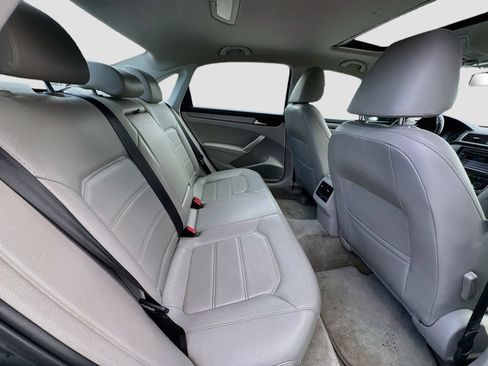 Used 2015 Volkswagen Passat TDI SE FWD image 28