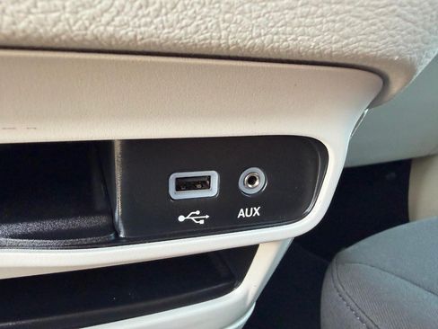 Used 2020 Chrysler Voyager LX FWD image 36
