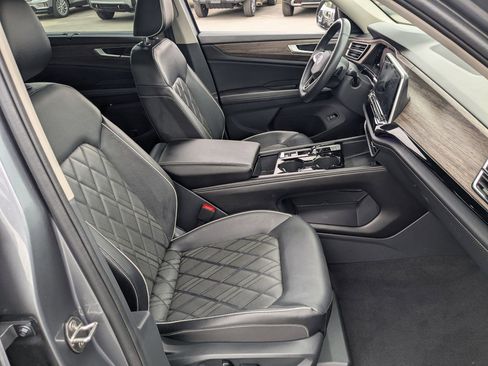 Used 2024 Volkswagen Atlas SEL Premium R-Line AWD/4WD image 32