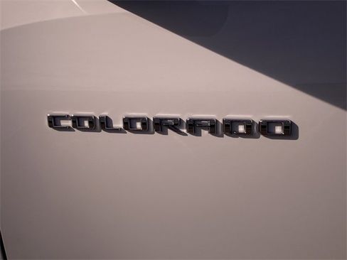 Used 2025 Chevrolet Colorado Z71 w/ Z71 Convenience Package 2 image 9