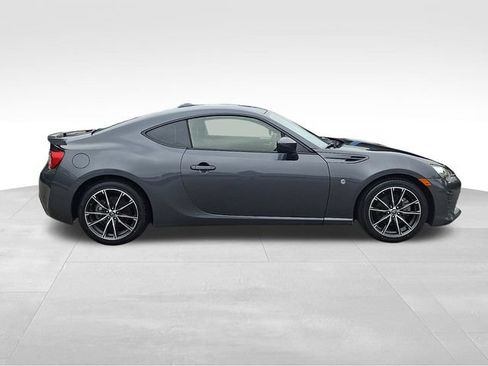 Used 2020 Toyota 86 RWD image 9