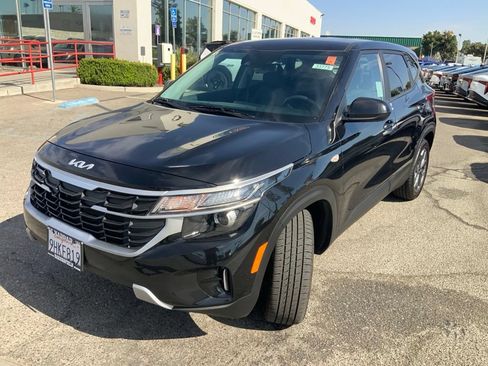 Used 2024 Kia Seltos LX AWD/4WD image 3