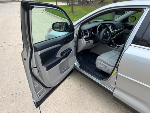 Used 2019 Toyota Highlander Plus image 26