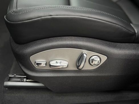 New 2026 Porsche Macan image 28