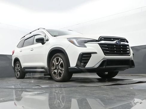 Used 2025 Subaru Ascent Limited w/ Popular Package #1 AWD/4WD image 9