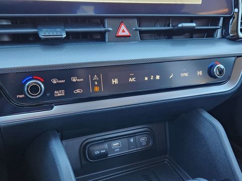 Used 2025 Kia Sportage SX image 18