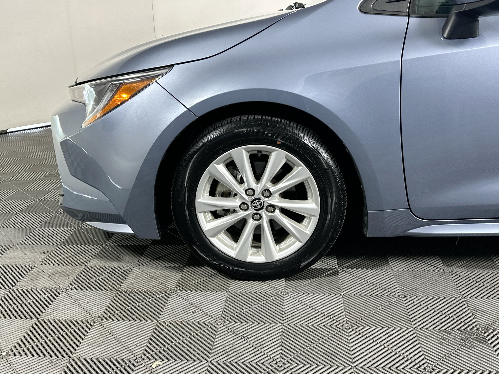 Used 2024 Toyota Corolla LE w/ LE Convenience Package FWD image 11