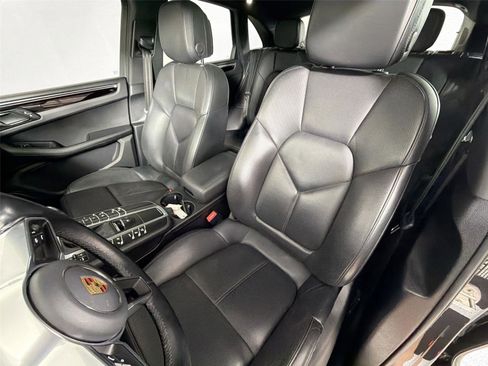 Certified 2021 Porsche Macan S AWD/4WD image 5