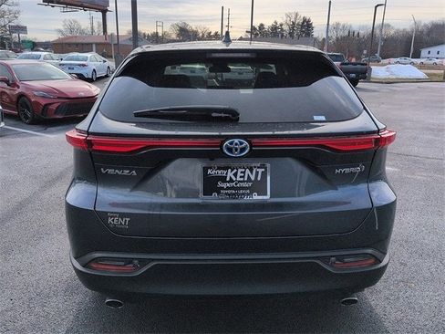 Certified 2022 Toyota Venza LE image 6