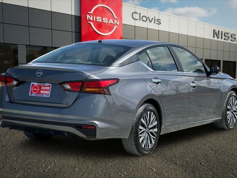 Used 2025 Nissan Altima 2.5 SV FWD image 3