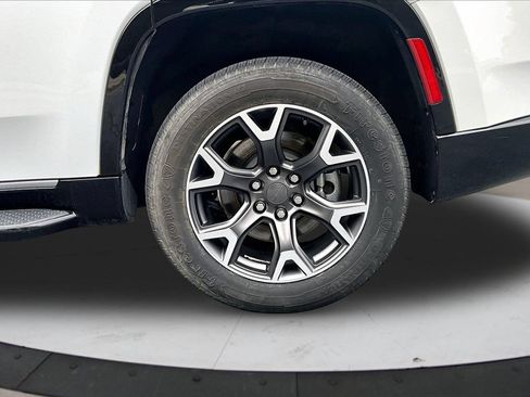 Certified 2024 Jeep Wagoneer Series III AWD/4WD image 35