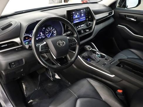 Used 2021 Toyota Highlander XLE image 12