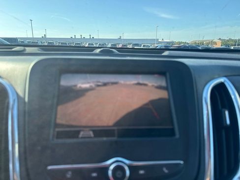 Used 2023 Chevrolet Equinox LT FWD image 39