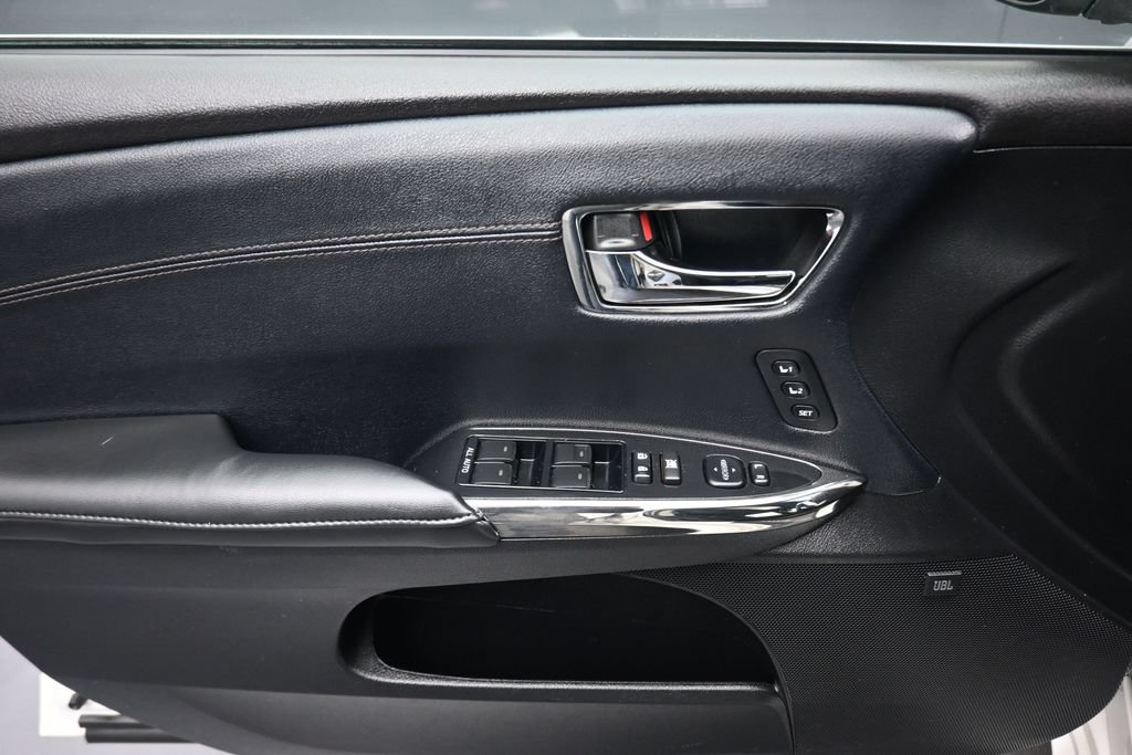 Used 2016 Toyota Avalon Limited w/ Toyota Safety Sense Package FWD image 10