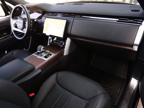 Used 2023 Land Rover Range Rover SE image 21