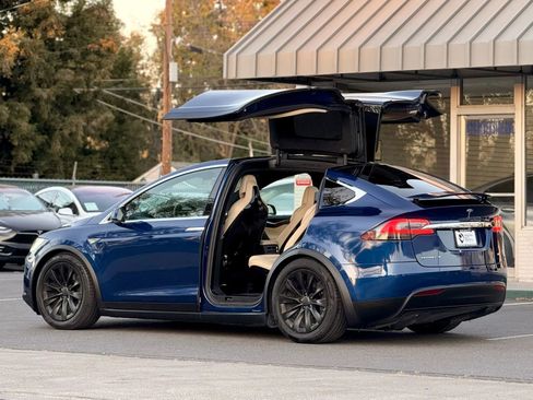 Used 2016 Tesla Model X 90D image 7