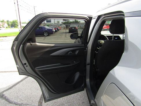 Used 2025 Chevrolet TrailBlazer LT FWD image 18