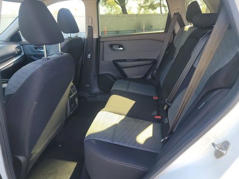 Used 2023 Nissan Rogue SV image 16