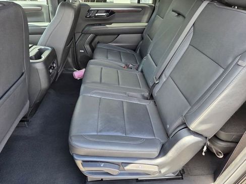 Certified 2025 Chevrolet Suburban LT w/ Comfort Package image 11