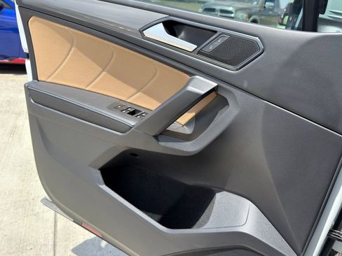 Used 2023 Volkswagen Tiguan SE image 19