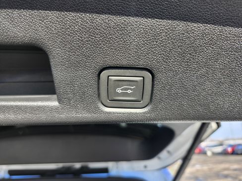 Used 2025 Buick Enclave Sport Touring image 32