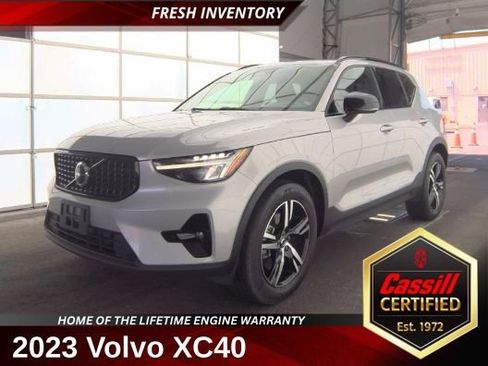 Used 2023 Volvo XC40 B5 Plus AWD/4WD image 1