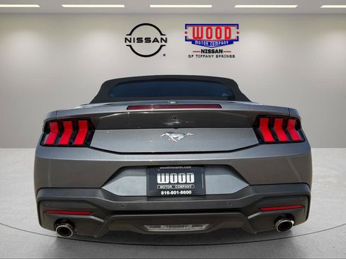 Used 2024 Ford Mustang Convertible image 3