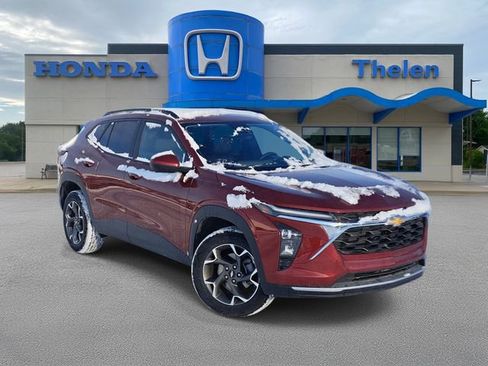 Used 2025 Chevrolet Trax LT w/ Driver Confidence Package image 1