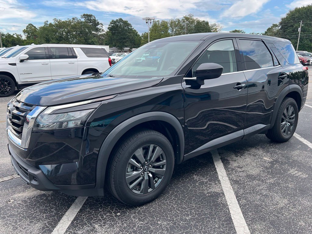 Used 2023 Nissan Pathfinder S FWD image 26