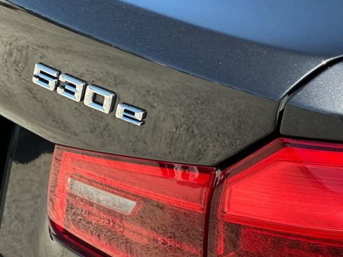 Used 2018 BMW 530e RWD image 32