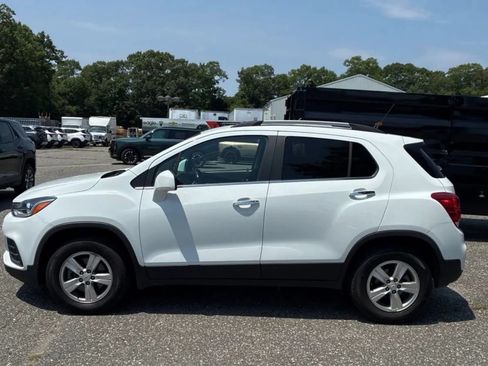 Used 2019 Chevrolet Trax LT w/ LT Convenience Package AWD/4WD image 2
